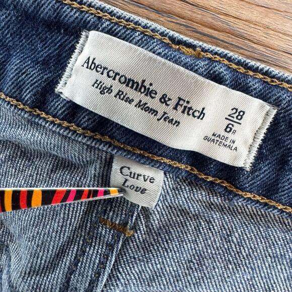 Abercrombie & Fitch Distressed Blue Ankle Jeans - Picture 3 of 11